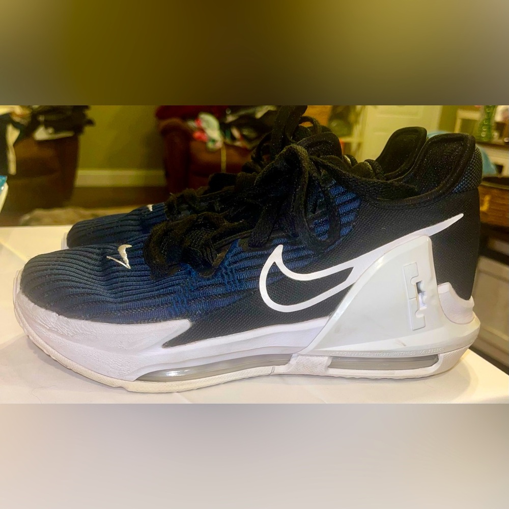 Nike Air 6Y LeBron James Witness shoe black blue